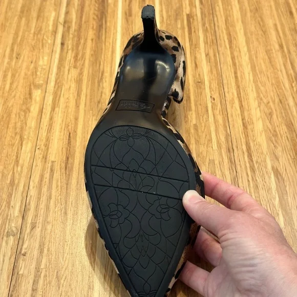 Leopard Heels | Pointy Toe | 8.5 M - Picture 4 of 5